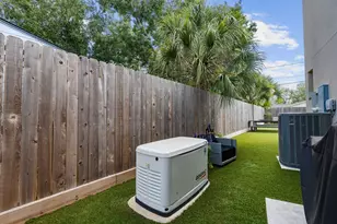 935 Gardenia Dr, Houston, TX 77018 - Photo 34