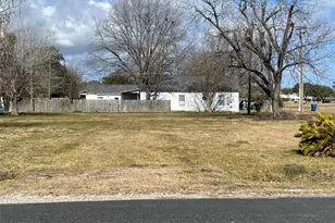 2102 6th Ave N, Texas City, TX 77590 - Photo 6