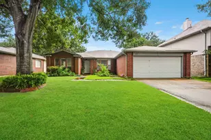 1723 Oak Ridge Dr, Kemah, TX 77565 - Photo 1