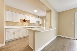 12710 Huntingwick Dr, Houston, TX 77024 - Photo 8
