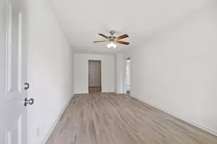 5111 Clover St, Houston, TX 77033 - Photo 2