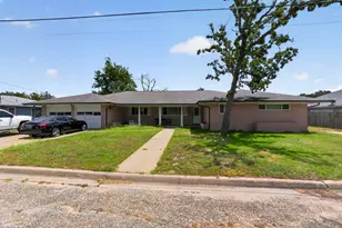 380 S Wilson Ave, Giddings, TX 78942 - Photo 1