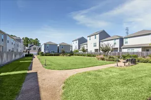 1502 Upland Glen Way, Houston, TX 77043 - Photo 20