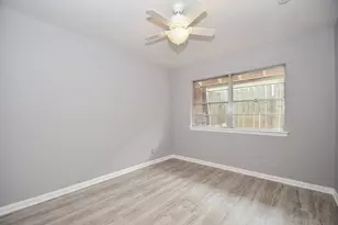 5330 Windswept Ln, Houston, TX 77056 - Photo 18