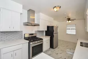 5330 Windswept Ln, Houston, TX 77056 - Photo 6