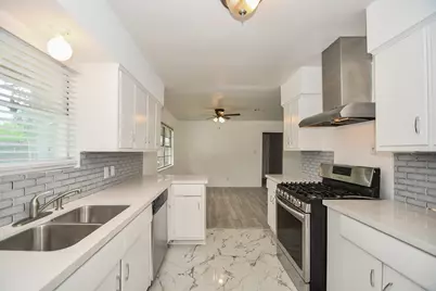 5330 Windswept Lane, Houston, TX 77056 - Photo 10