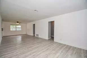 5330 Windswept Ln, Houston, TX 77056 - Photo 2