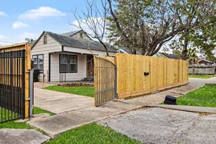 7812 Scanlock St, Houston, TX 77012 - Photo 2