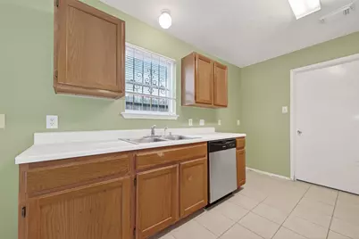 13715 Naomi Hollow Lane, Houston, TX 77082 - Photo 18