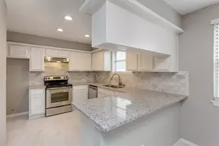 2715 Colony Dr, Sugar Land, TX 77479 - Photo 8