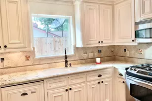 1022 Oak Leaf St, La Porte, TX 77571 - Photo 8