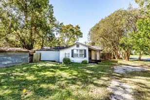 303 W Worsham St, Willis, TX 77378 - Photo 2