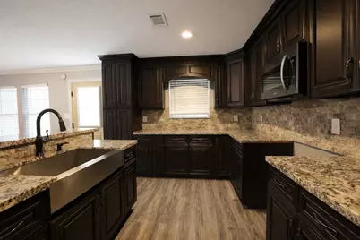 601 W Cleveland Street, Baytown, TX 77520 - Photo 10