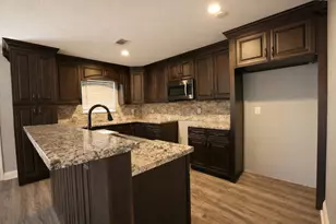 601 W Cleveland St, Baytown, TX 77520 - Photo 8