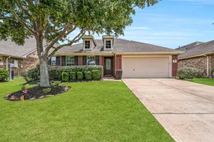 318 Lake Line Dr, Alvin, TX 77511 - Photo 1