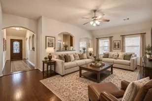 318 Lake Line Dr, Alvin, TX 77511 - Photo 2