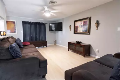 2022 Williamsburg Court N, League City, TX 77573 - Photo 4