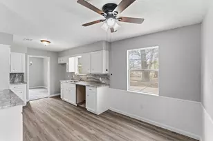 210 Bybee Dr, Conroe, TX 77301 - Photo 14