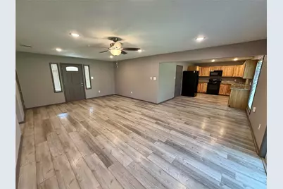 1809 N Valderas Street, Angleton, TX 77515 - Photo 4