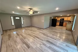 1809 N Valderas St, Angleton, TX 77515 - Photo 4