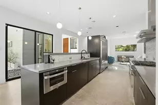 2412 Helena St, Houston, TX 77006 - Photo 10