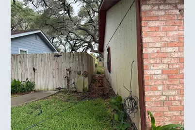 231 N 7th Street, Aransas Pass, TX 78336 - Photo 6