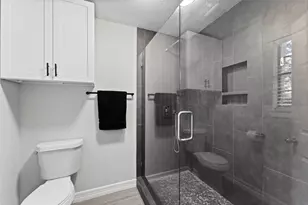 17 S Greenbud Ct, The Woodlands, TX 77380 - Photo 14