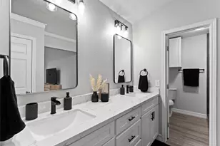 17 S Greenbud Ct, The Woodlands, TX 77380 - Photo 8