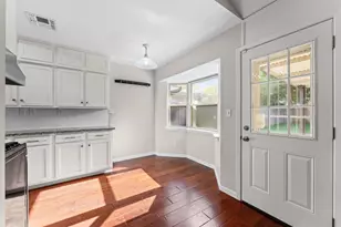 2562 Kevin Ln, Houston, TX 77043 - Photo 10