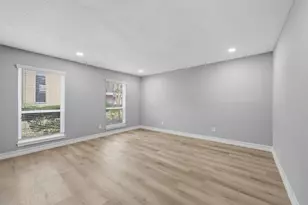 9261 Westwood Village Dr, Houston, TX 77036 - Photo 8