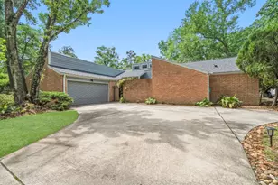 17 Greenridge Forest Dr, The Woodlands, TX 77381 - Photo 2