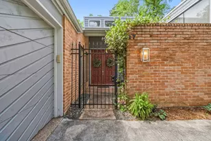 17 Greenridge Forest Dr, The Woodlands, TX 77381 - Photo 4
