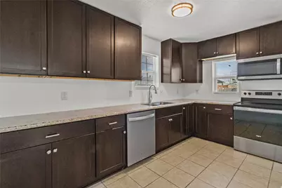 317-319 E B Street, La Porte, TX 77571 - Photo 2