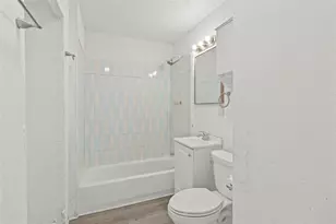317-319 E B St, La Porte, TX 77571 - Photo 6