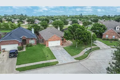4055 Bentwood Drive, Dickinson, TX 77539 - Photo 2
