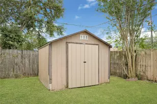 622 N 13th St, La Porte, TX 77571 - Photo 18