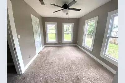 513 E Bernard Street, West Columbia, TX 77486 - Photo 6