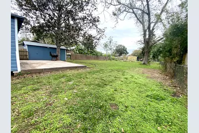 513 E Bernard Street, West Columbia, TX 77486 - Photo 8
