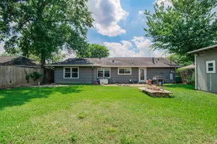 1918 Huge Oaks St, Houston, TX 77055 - Photo 10
