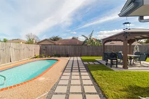 3719 Royal Manor Dr, Houston, TX 77082 - Photo 2