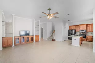 643 E 10th St, Houston, TX 77008 - Photo 2