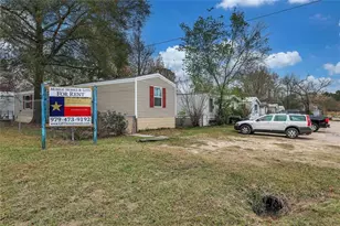 401 S Woodson St, Willis, TX 77378 - Photo 2