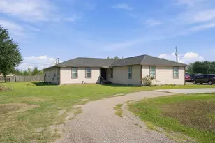 536 Agnes St, El Campo, TX 77437 - Photo 1
