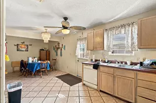 536 Agnes St, El Campo, TX 77437 - Photo 4