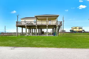 126 Nesmith Pl, Surfside Beach, TX 77541 - Photo 2
