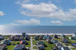 854 Palmetto Dr, Crystal Beach, TX 77650 - Photo 2