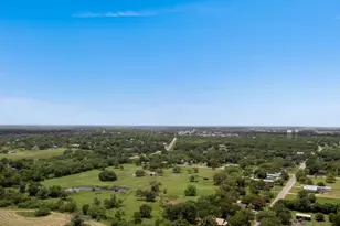 210 Julia St, Yoakum, TX 77995 - Photo 32