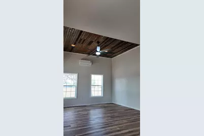 210 Julia St, Yoakum, TX 77995 - Photo 16