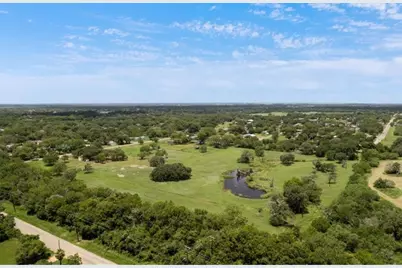 210 Julia St, Yoakum, TX 77995 - Photo 34