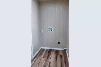 210 Julia St, Yoakum, TX 77995 - Photo 10